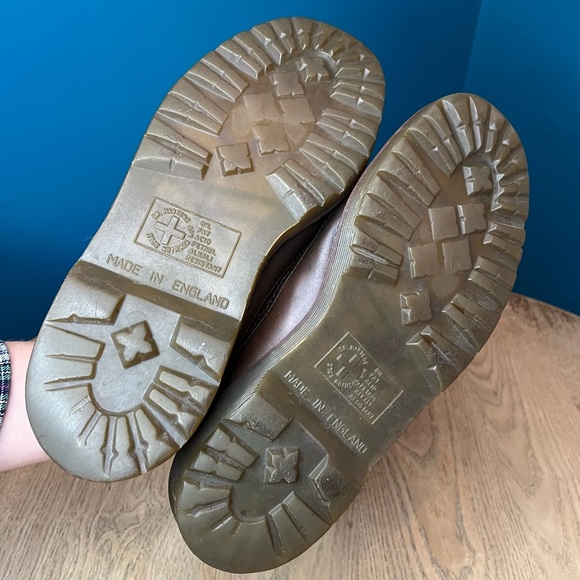 Vintage Dr. Martens 3989 Brogues Wingtip Shoes Brown Made In England M8 / W9 - Picture 14 of 14